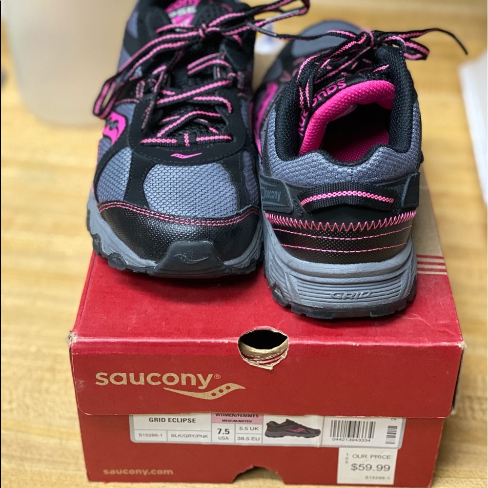 Saucony 7.5 women’s shoes